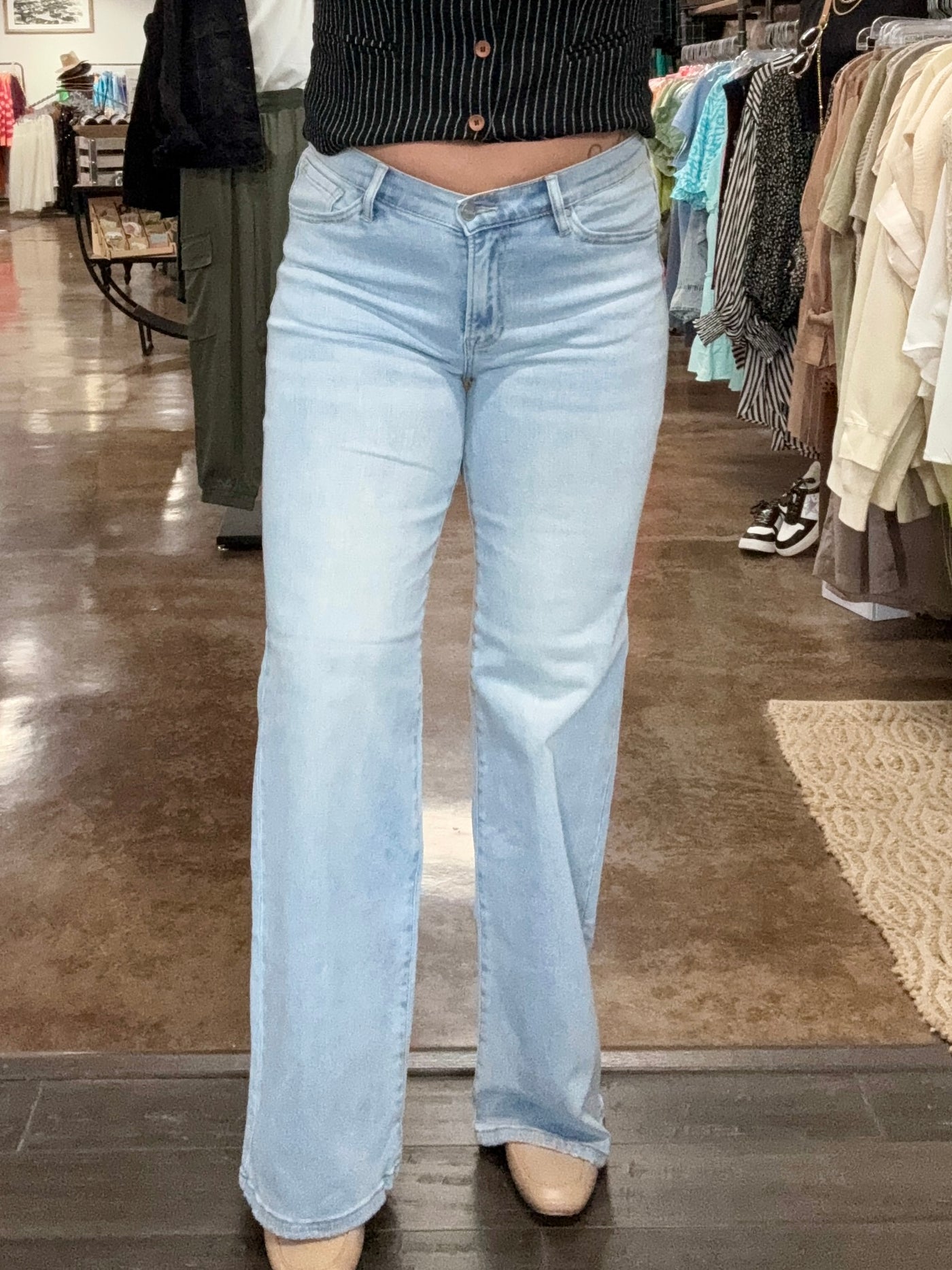 Wide leg V-Dip Jeans