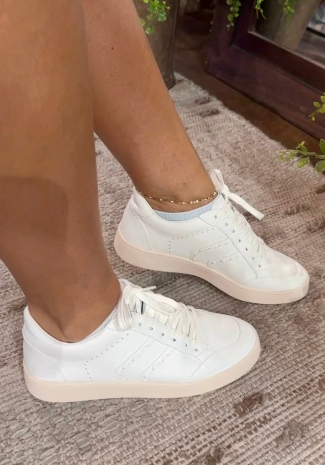 Mara White Sneaker